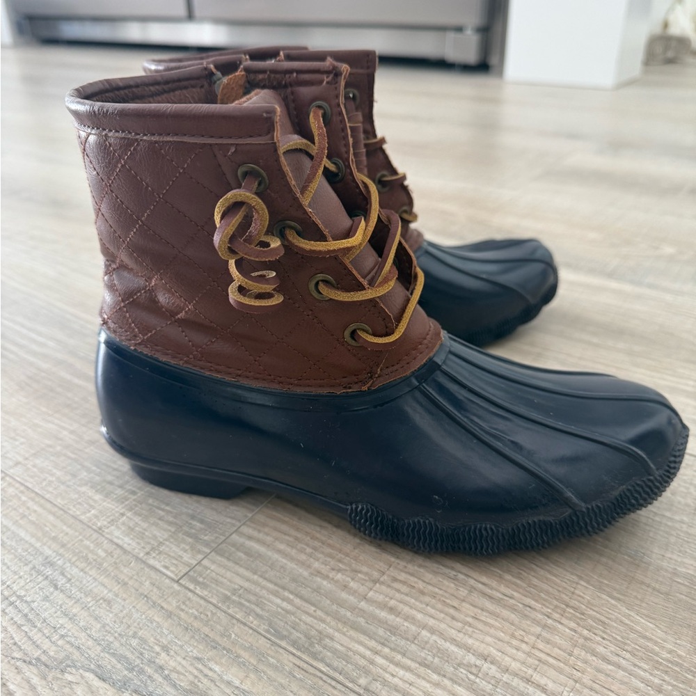 Steve Madden Brown and Navy Winter Boots